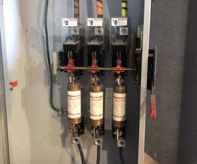 480 V disconnect switch